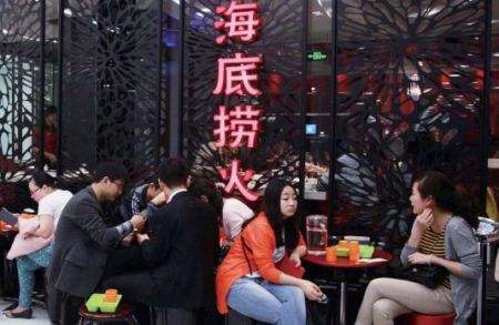 海底捞后厨老鼠爬进食品柜，食品安全再遭冲击？